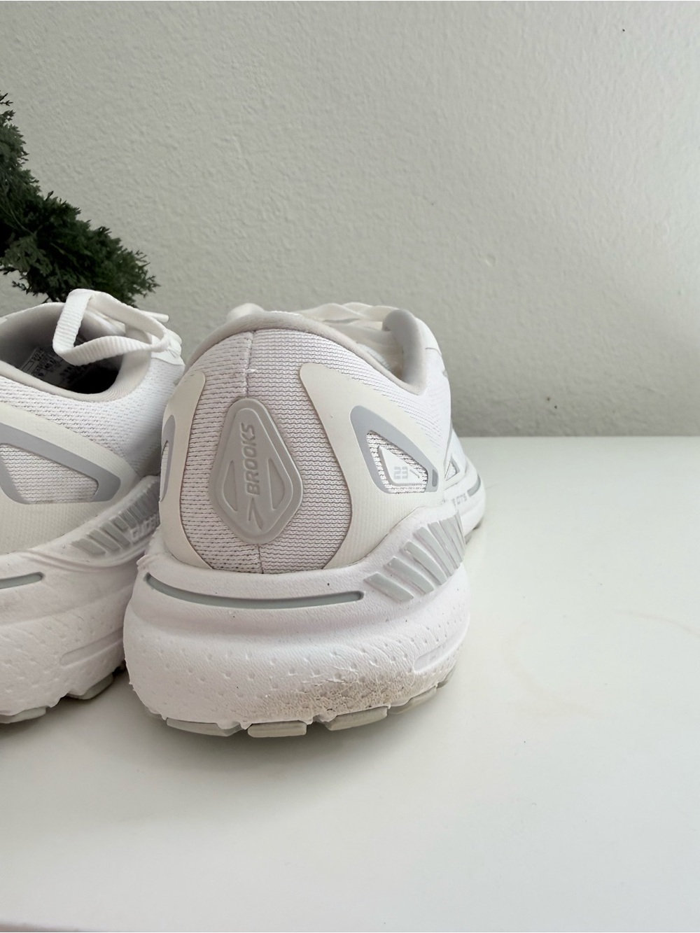 Brooks Adrenaline GTS 23 Women size 9 White and Light Gray Running Shoes - Picture 6 of 9